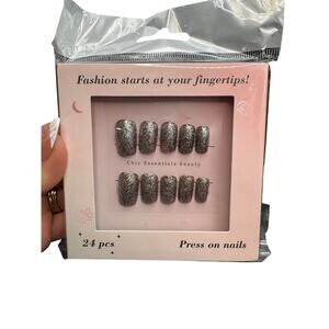 NWT Medium Length Silver Glitter Press-on Nails-24pc